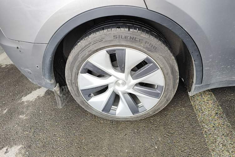 Used Tesla Model Y 2022 Rear-Wheel-Drive Version Right Rear Wheel Hub