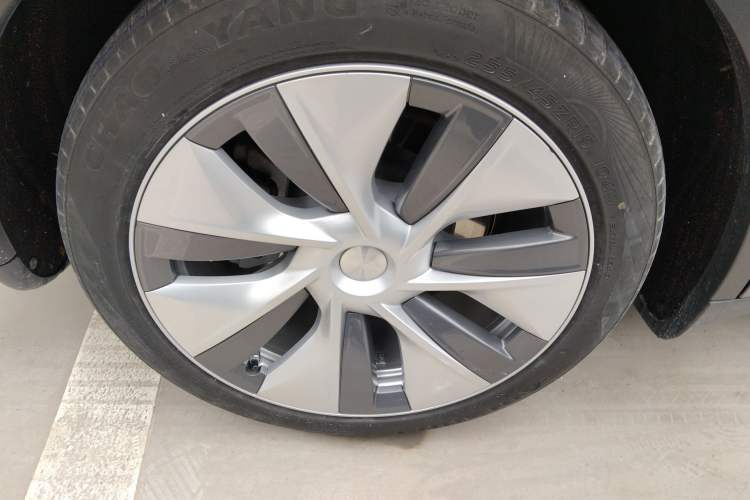 Used Tesla Model Y 2022 Rear-Wheel-Drive Version Right Rear Wheel Hub