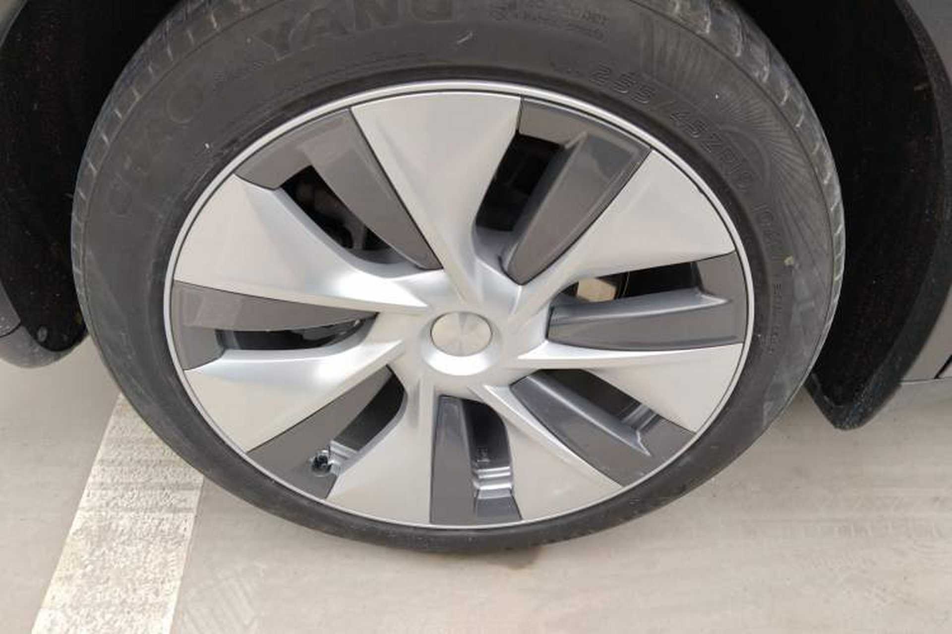 Used Tesla Model Y 2022 Rear-Wheel-Drive Version Right Rear Wheel Hub