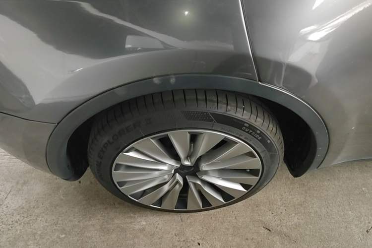 Used Tesla Model Y 2022 Rear-Wheel-Drive Version Right Rear Wheel Hub