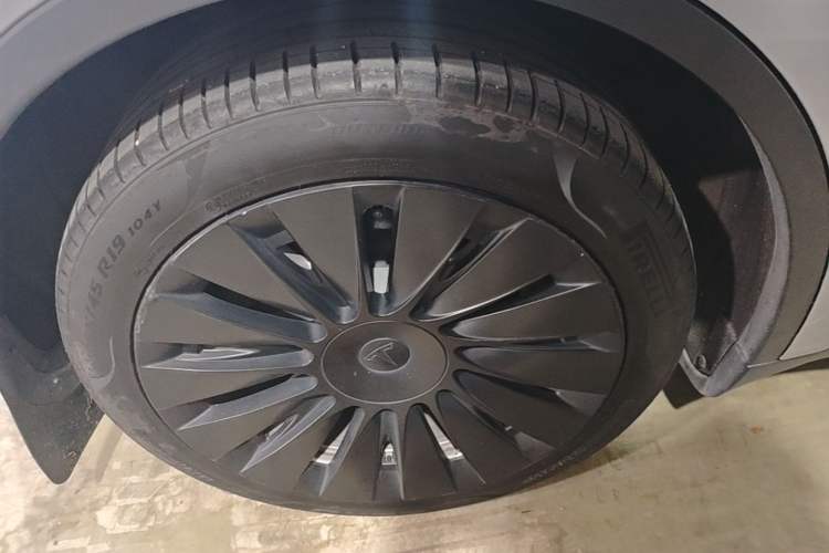 Used Tesla Model Y 2022 Revised Version Rear-Wheel Drive Right Rear Wheel Hub