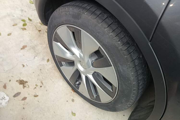 Used Tesla Model Y 2022 Rear-Wheel-Drive Version Right Rear Wheel Hub