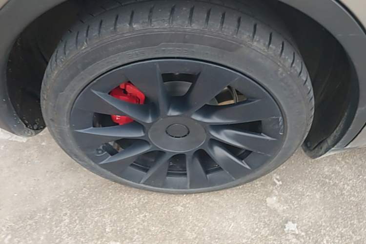 Used Tesla Model Y 2022 Rear-Wheel-Drive Version Right Rear Wheel Hub