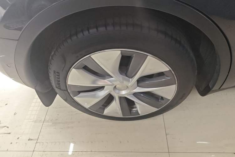 Used Tesla Model Y 2022 Rear-Wheel-Drive Version Right Rear Wheel Hub
