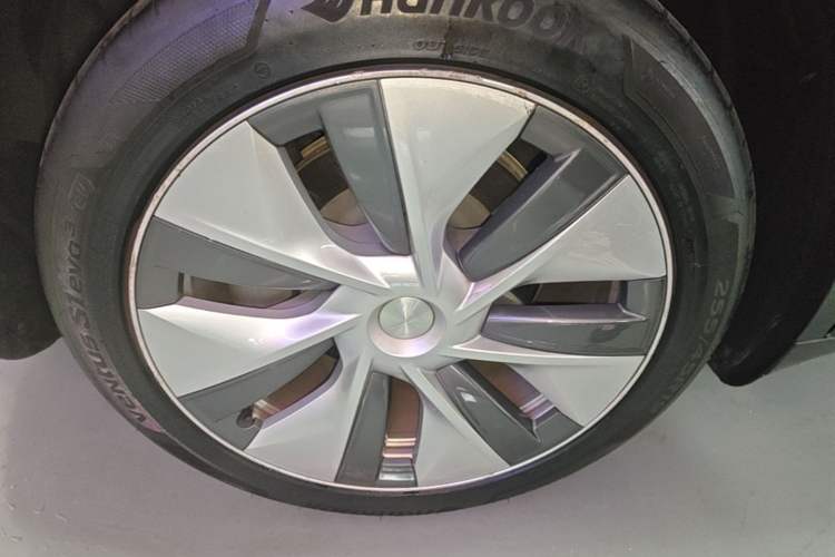 Used Tesla Model Y 2022 Revised Version Rear-Wheel Drive Right Rear Wheel Hub