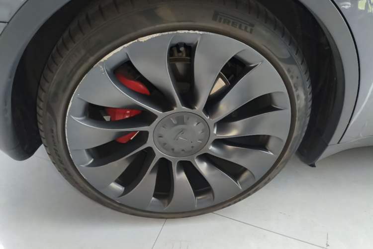 Used Tesla Model Y 2022 Performance High-Performance All-Wheel-Drive Version Right Rear Wheel Hub