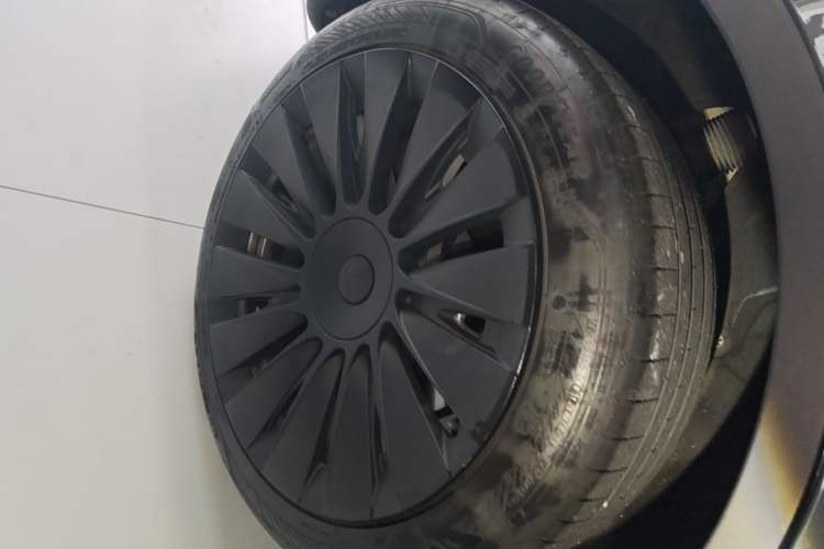 Used Tesla Model Y 2022 Revised Version Long-Range All-Wheel Drive Right Rear Wheel Hub