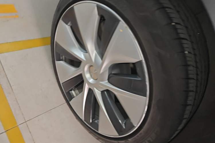 Used Tesla Model Y 2022 Revised Version Rear-Wheel Drive Right Rear Wheel Hub