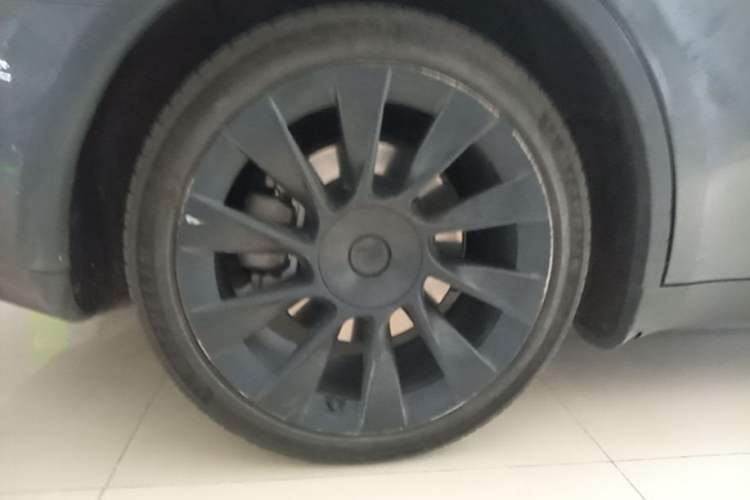 Used Tesla Model Y 2022 Rear-Wheel-Drive Version Right Rear Wheel Hub