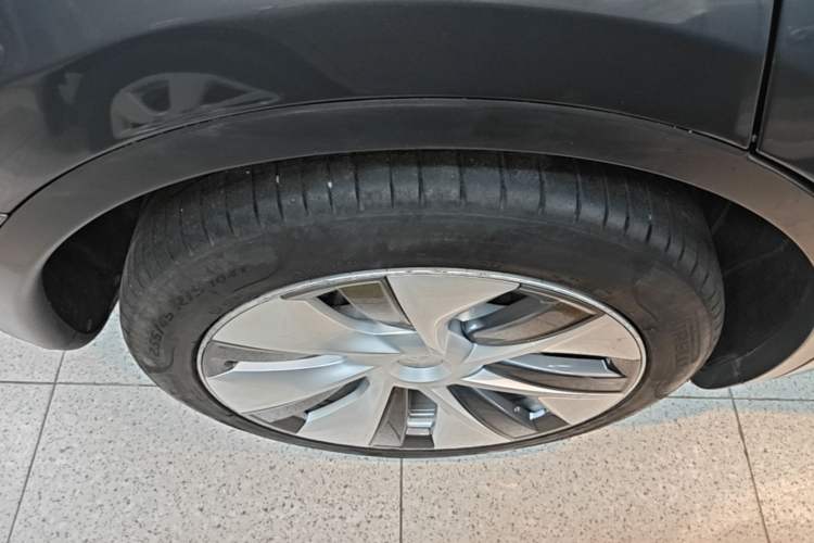 Used Tesla Model Y 2022 Revised Version Rear-Wheel Drive Right Rear Wheel Hub