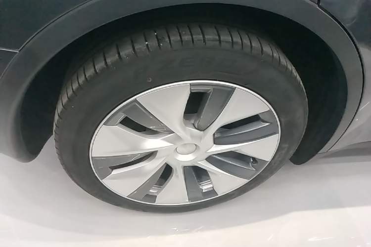 Used Tesla Model Y 2022 Revised Version Rear-Wheel Drive Right Rear Wheel Hub