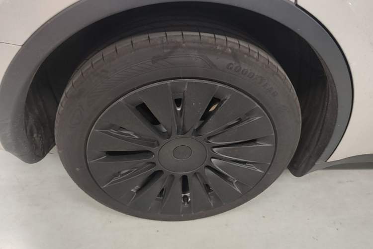 Used Tesla Model Y 2022 Rear-Wheel-Drive Version Right Rear Wheel Hub