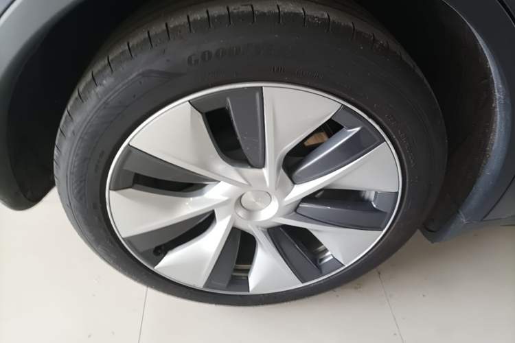 Used Tesla Model Y 2022 Revised Version Rear-Wheel Drive Right Rear Wheel Hub