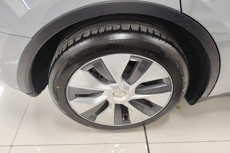 Used Tesla Model Y 2022 Revised Version Long-Range All-Wheel Drive Right Rear Wheel Hub