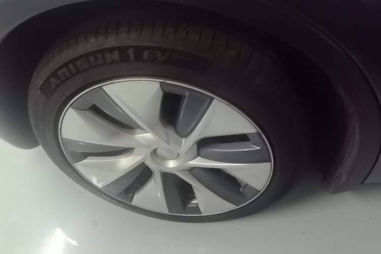 Used Tesla Model Y 2022 Revised Version Rear-Wheel Drive Right Rear Wheel Hub