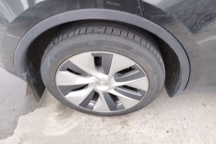 Used Tesla Model Y 2022 Revised Version Long-Range All-Wheel Drive Right Rear Wheel Hub