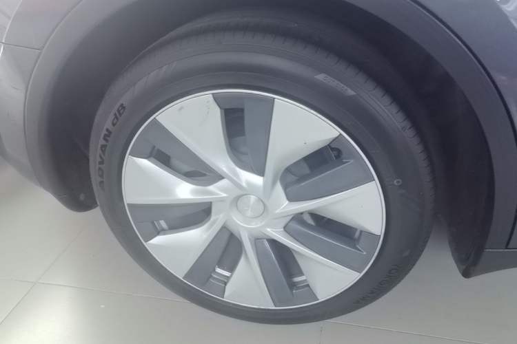 Used Tesla Model Y 2022 Revised Version Rear-Wheel Drive Right Rear Wheel Hub