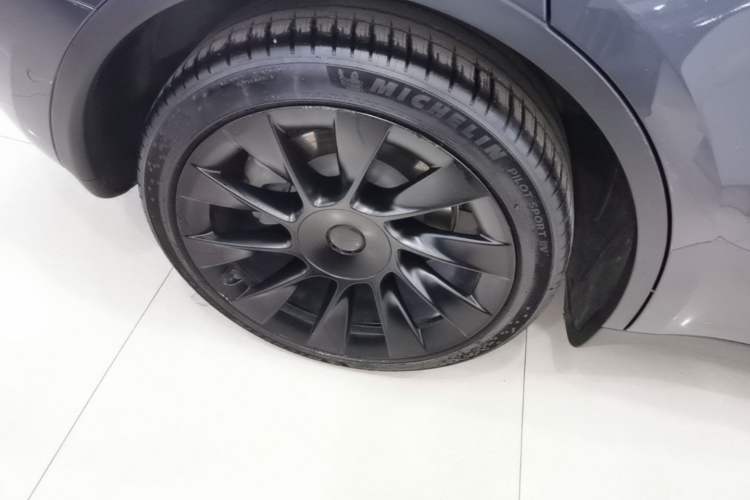 Used Tesla Model Y 2022 Rear-Wheel-Drive Version Right Rear Wheel Hub