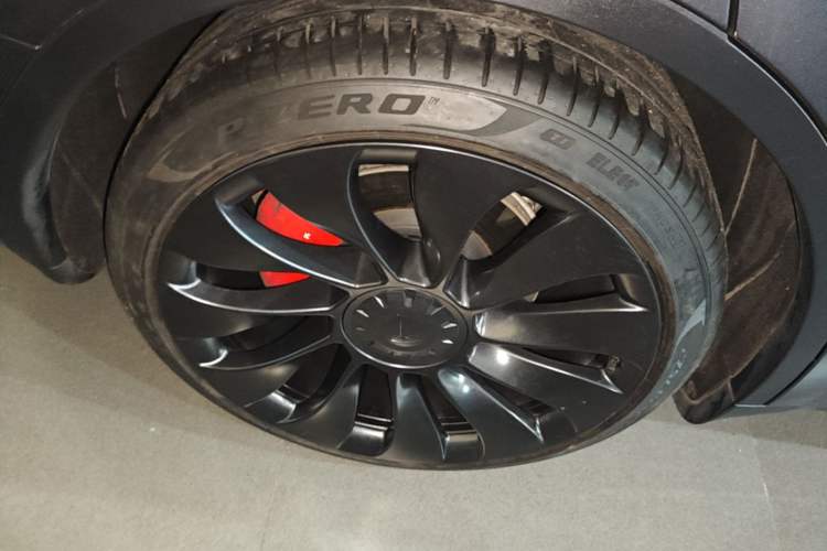 Used Tesla Model Y 2022 Performance High-Performance All-Wheel-Drive Version Right Rear Wheel Hub