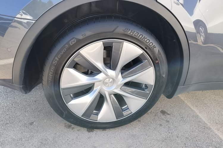 Used Tesla Model Y 2022 Rear-Wheel-Drive Version Right Rear Wheel Hub