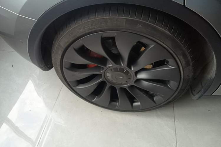 Used Tesla Model Y 2022 Performance High-Performance All-Wheel-Drive Version Right Rear Wheel Hub