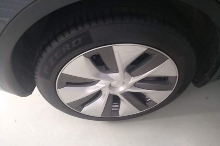 Used Tesla Model Y 2022 Rear-Wheel-Drive Version Right Rear Wheel Hub