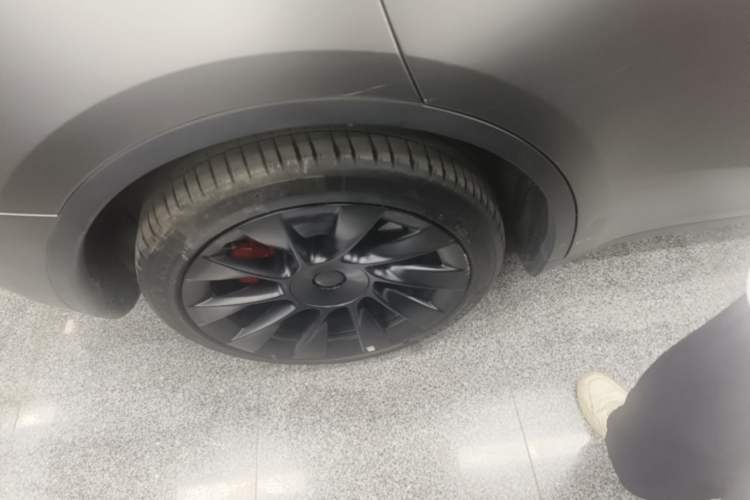 Used Tesla Model Y 2022 Long-Range All-Wheel-Drive Version Right Rear Wheel Hub
