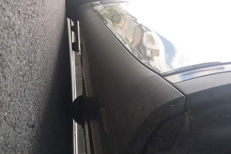 Used Tesla Model Y 2022 Rear-Wheel-Drive Version Right Side Sill