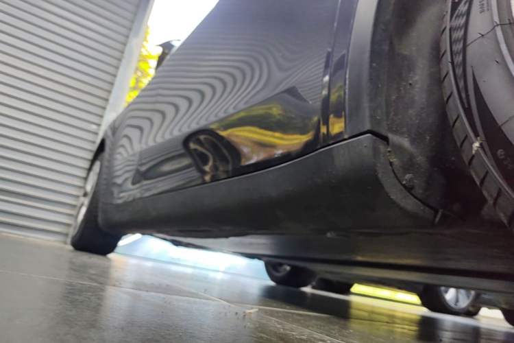 Used Tesla Model Y 2022 Rear-Wheel-Drive Version Right Side Sill