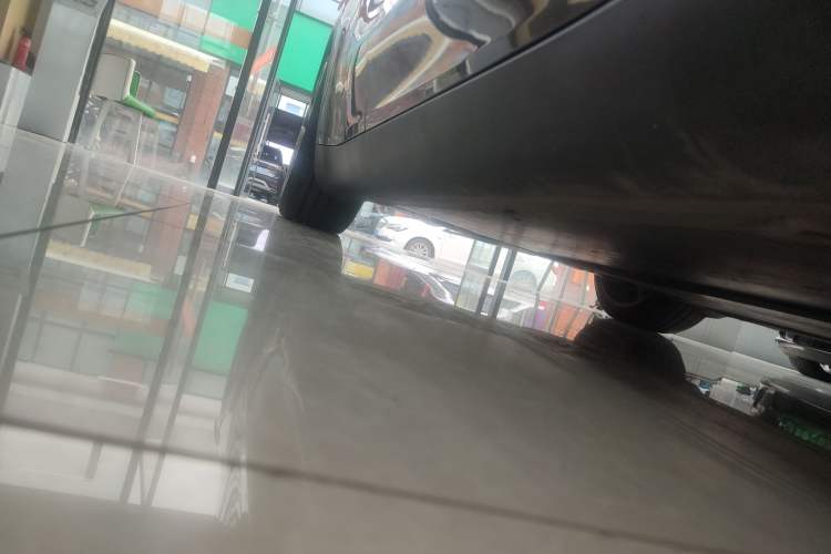 Used Tesla Model Y 2022 Performance High-Performance All-Wheel-Drive Version Right Side Sill