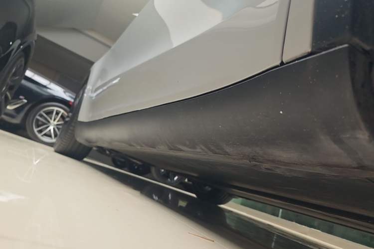 Used Tesla Model Y 2022 Rear-Wheel-Drive Version Right Side Sill