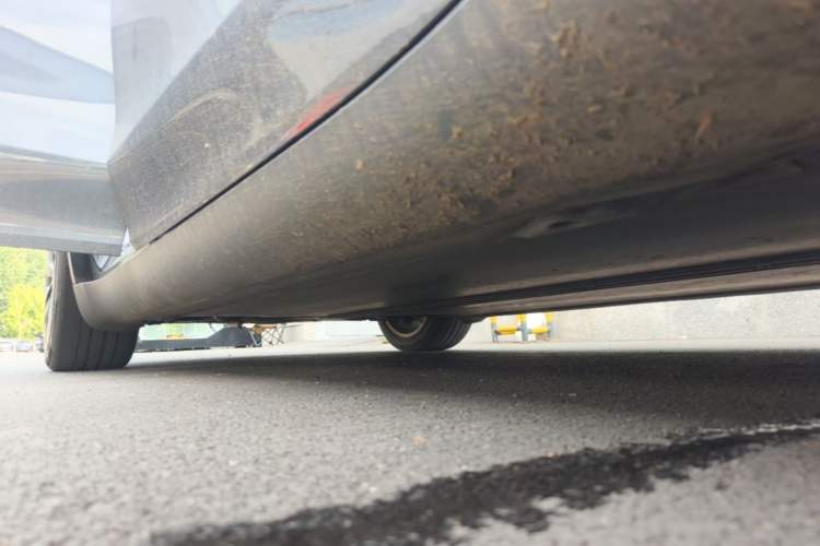 Used Tesla Model Y 2022 Rear-Wheel-Drive Version Right Side Sill
