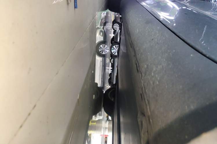 Used Tesla Model Y 2022 Revised Version Long-Range All-Wheel Drive Right Side Sill