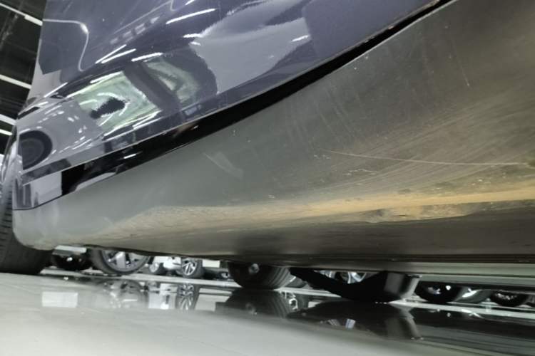 Used Tesla Model Y 2022 Performance High-Performance All-Wheel-Drive Version Right Side Sill