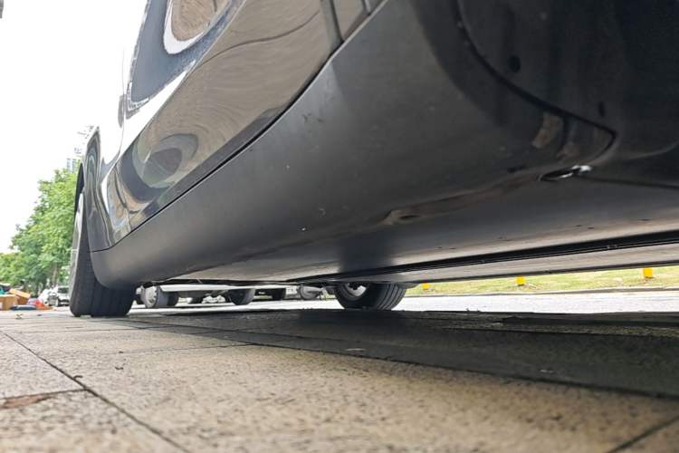 Used Tesla Model Y 2022 Rear-Wheel-Drive Version Right Side Sill