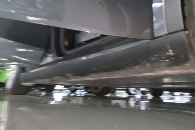 Used Tesla Model Y 2022 Rear-Wheel-Drive Version Right Side Sill