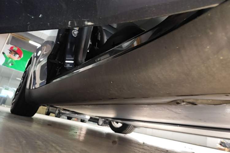 Used Tesla Model Y 2022 Rear-Wheel-Drive Version Right Side Sill