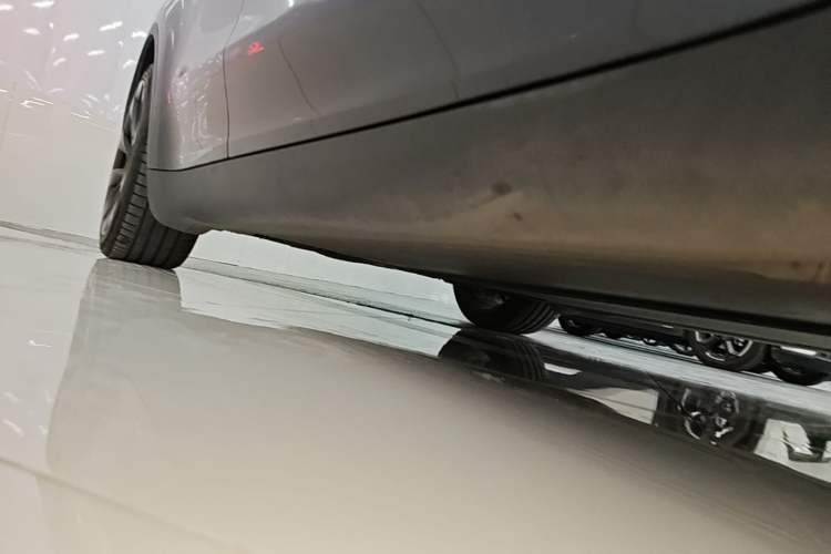 Used Tesla Model Y 2022 Revised Version Rear-Wheel Drive Right Side Sill