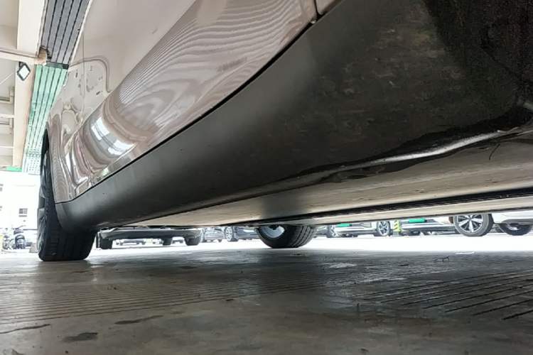 Used Tesla Model Y 2022 Rear-Wheel-Drive Version Right Side Sill