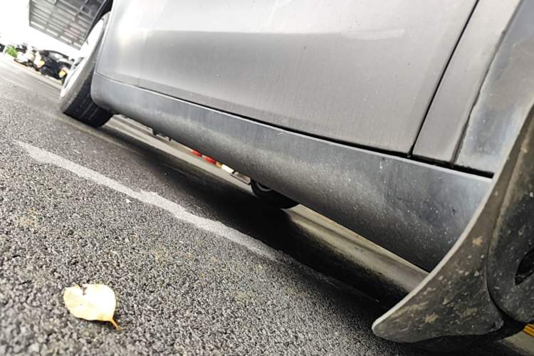 Used Tesla Model Y 2022 Rear-Wheel-Drive Version Right Side Sill