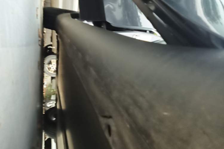 Used Tesla Model Y 2022 Rear-Wheel-Drive Version Right Side Sill
