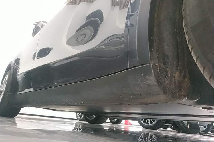 Used Tesla Model Y 2022 Revised Version Rear-Wheel Drive Right Side Sill