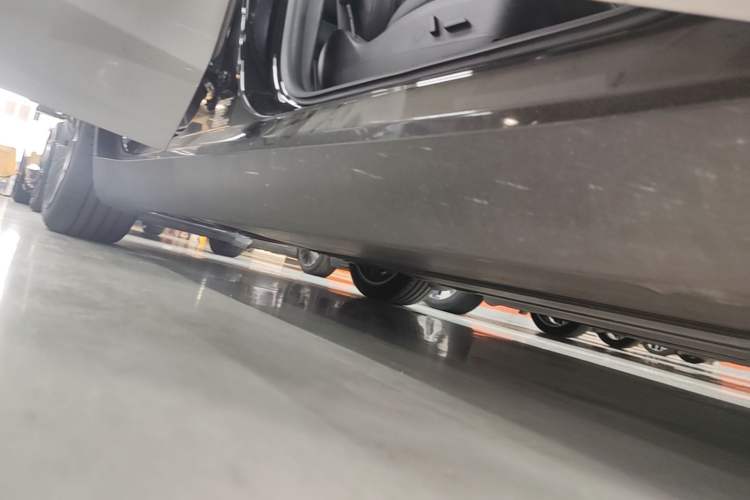 Used Tesla Model Y 2022 Rear-Wheel-Drive Version Right Side Sill