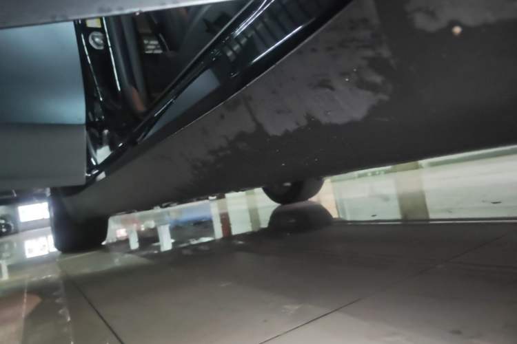 Used Tesla Model Y 2022 Rear-Wheel-Drive Version Right Side Sill