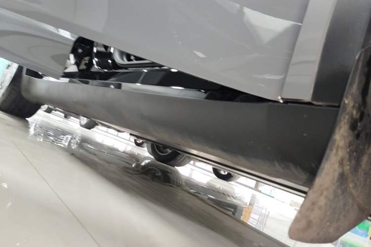 Used Tesla Model Y 2022 Revised Version Long-Range All-Wheel Drive Right Side Sill