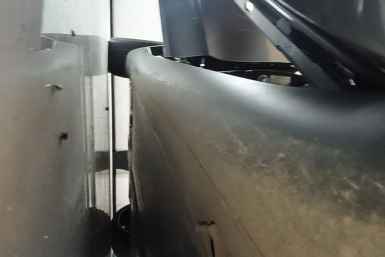 Used Tesla Model Y 2022 Performance High-Performance All-Wheel-Drive Version Right Side Sill