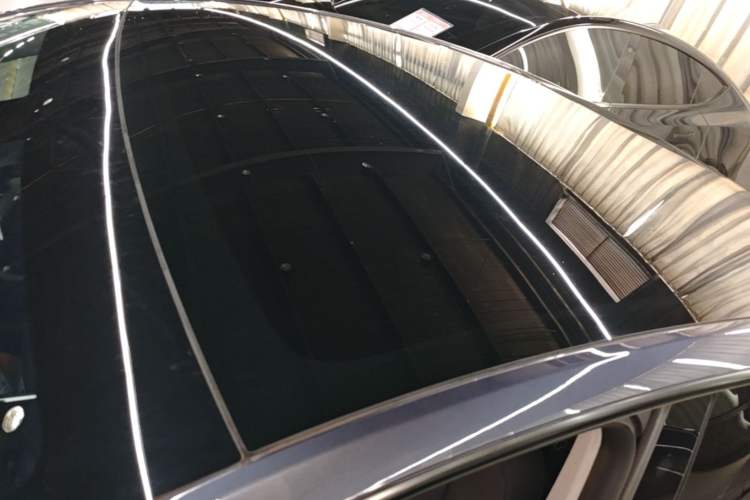 Used Tesla Model Y 2022 Rear-Wheel-Drive Version Roof