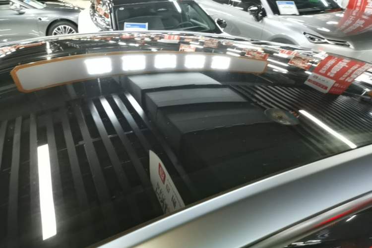 Used Tesla Model Y 2022 Rear-Wheel-Drive Version Roof