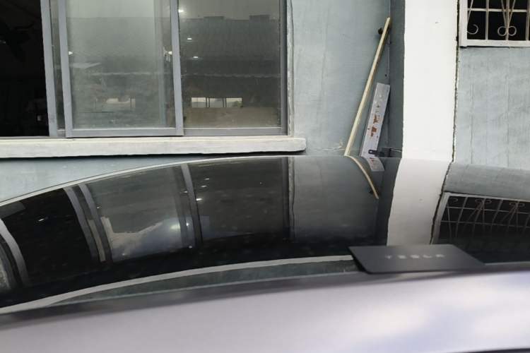 Used Tesla Model Y 2022 Rear-Wheel-Drive Version Roof