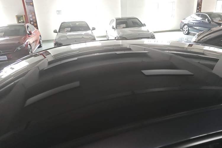 Used Tesla Model Y 2022 Rear-Wheel-Drive Version Roof